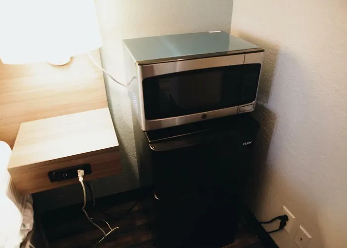 All Seasons Inn & Suites