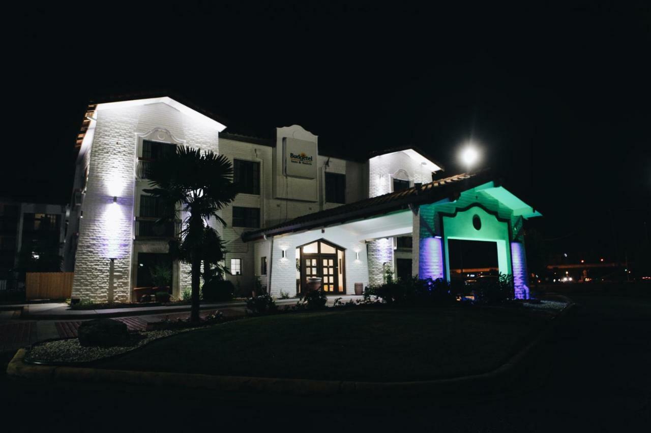 Hotel Seasons & 2*